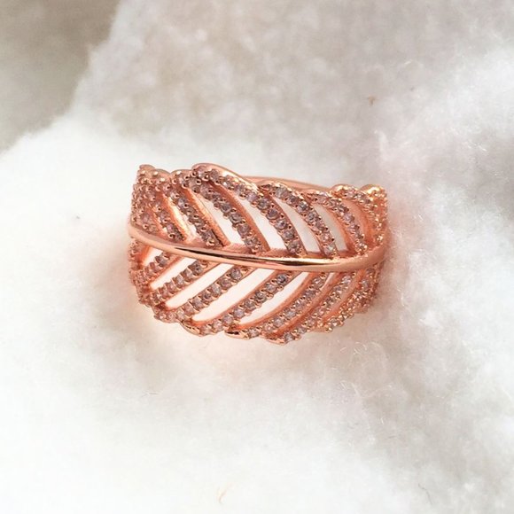 NWOT Pandora Rose Gold LIGHT AS A FEATHER Ring - Picture 2 of 4